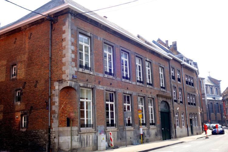 Siège de l'Institut Destrée : 2 étages de bureaux et 1 étage pour le Centre d'archives.